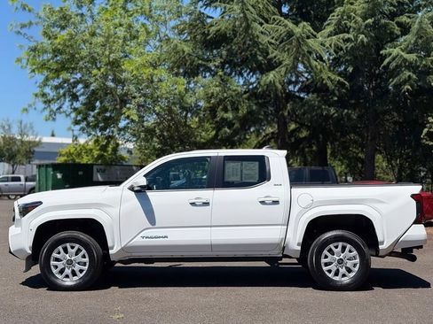 Certified 2025 Toyota Tacoma SR5 AWD/4WD image 2