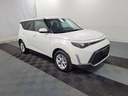 Used 2025 Kia Soul S image 11
