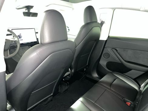 Used 2024 Tesla Model Y Long Range AWD/4WD image 25