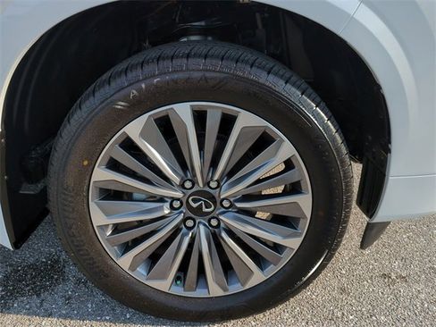 New 2026 INFINITI QX80 Luxe image 11