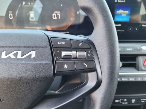 Used 2025 Kia K4 FWD image 23