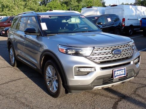Used 2022 Ford Explorer Limited w/ Equipment Group 301A AWD/4WD image 6