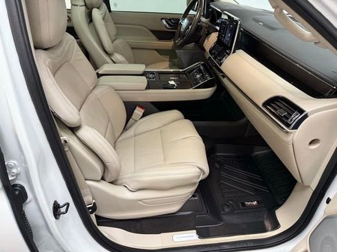 Used 2021 Lincoln Navigator Reserve w/ Luxury Package image 38