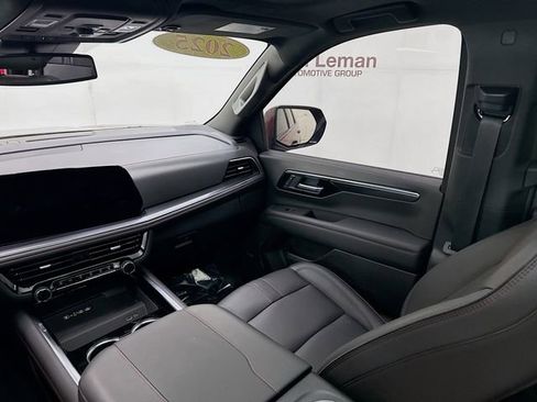 Used 2025 Chevrolet Suburban RST w/ RST Capability Package AWD/4WD image 28