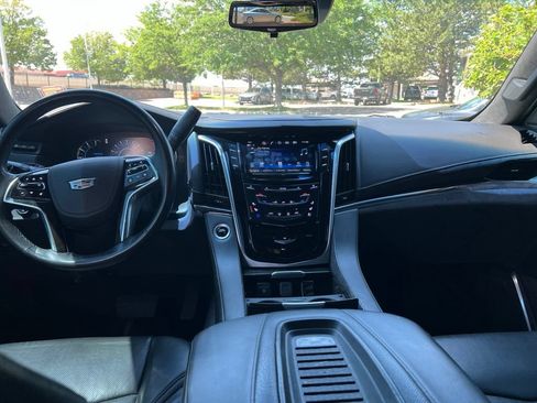 Used 2020 Cadillac Escalade Platinum AWD/4WD image 22
