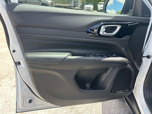 New 2025 Jeep Compass Latitude w/ Altitude Special Edition image 32