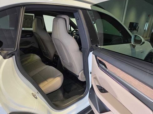 Used 2025 Porsche Macan Electric image 14