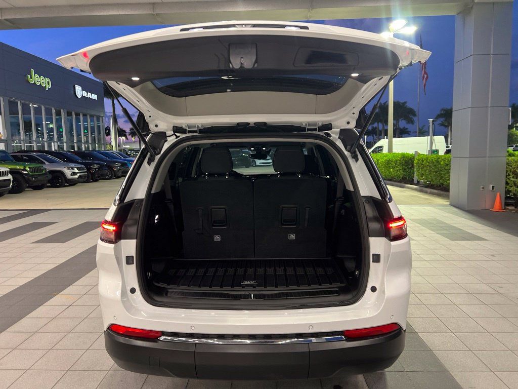 Certified 2023 Jeep Grand Cherokee L Laredo RWD image 11