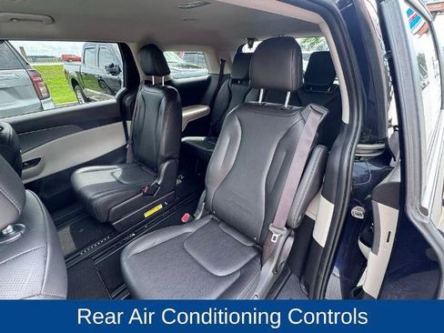 Used 2024 Kia Carnival LX FWD image 13