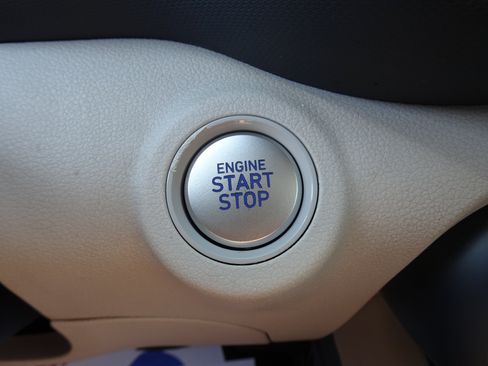 Used 2023 Hyundai Venue Limited FWD image 24