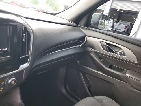 Used 2023 Chevrolet Traverse LT FWD image 25