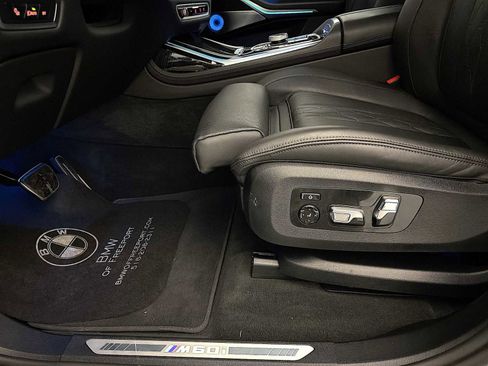 Used 2025 BMW X7 M60i w/ Climate Comfort Package image 10
