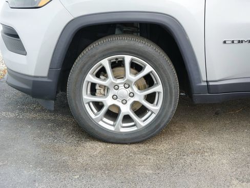 Used 2022 Jeep Compass Latitude w/ Sun and Sound Group AWD/4WD image 6