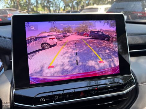 Used 2025 Jeep Compass Limited image 24