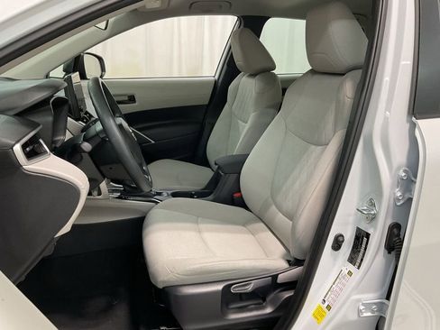 Used 2025 Toyota Corolla Cross L FWD image 19