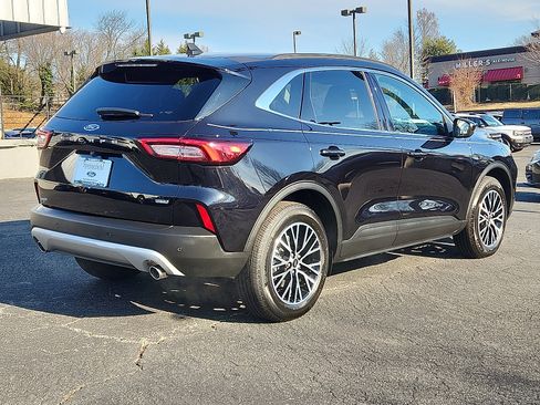 Used 2025 Ford Escape SE image 6