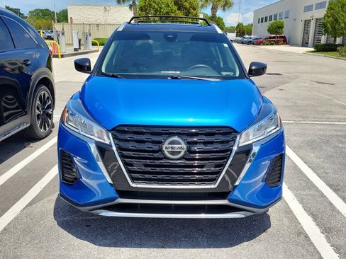 Used 2021 Nissan Kicks SV FWD image 2