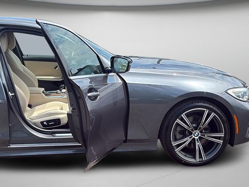 Used 2021 BMW 330i xDrive Sedan w/ Premium Package AWD/4WD image 27