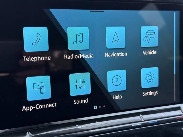 Used 2025 Volkswagen Atlas Cross Sport SE FWD image 30