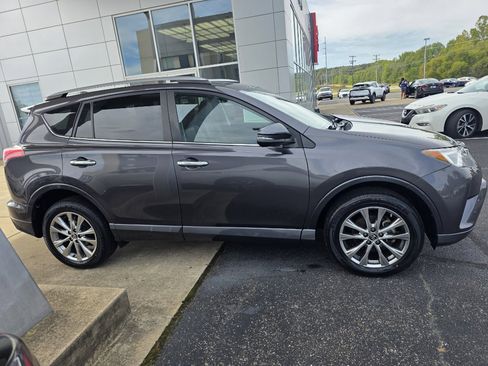 Used 2017 Toyota RAV4 Platinum image 2