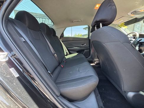 Used 2024 Hyundai Elantra SE FWD image 7