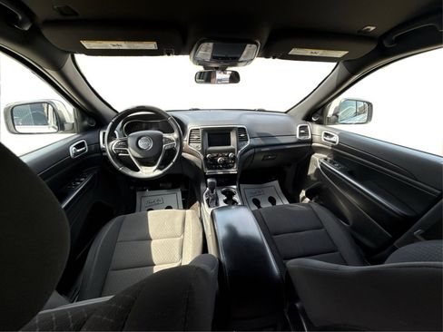 Used 2018 Jeep Grand Cherokee Laredo image 32