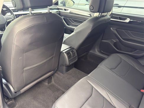 Used 2021 Volkswagen Arteon SE w/ Arteon MDO Package image 28