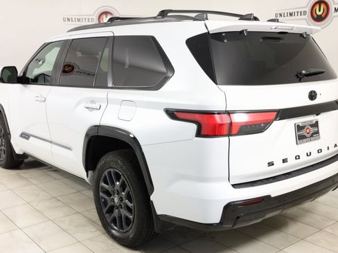 Used 2025 Toyota Sequoia Platinum image 4