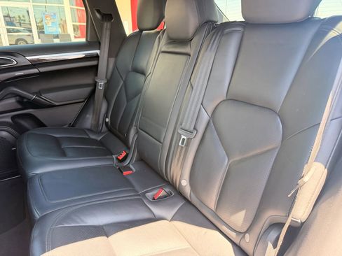 Used 2016 Porsche Cayenne AWD/4WD image 36