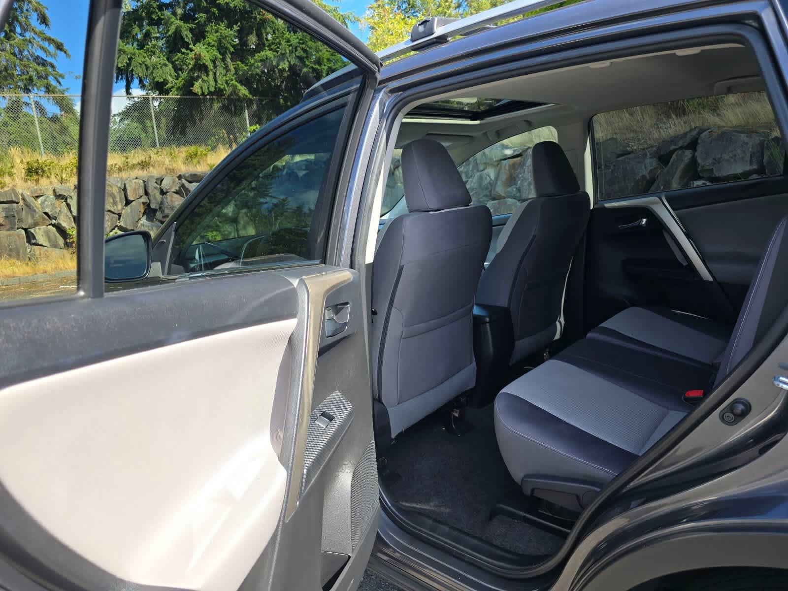 Used 2015 Toyota RAV4 XLE AWD/4WD image 22