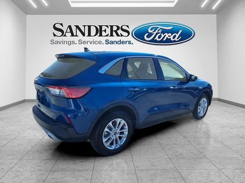 Used 2022 Ford Escape SE w/ Convenience Package image 2