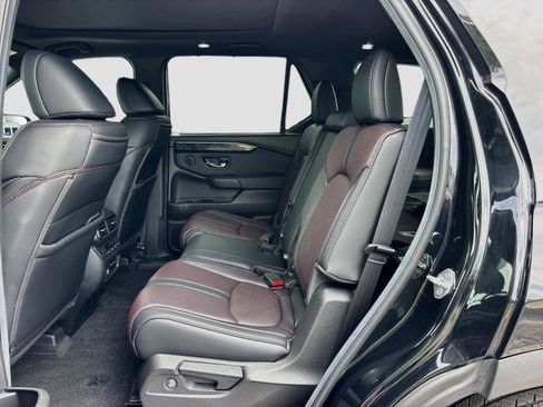 Certified 2025 Honda Pilot Black Edition image 30