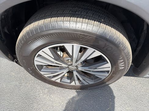 Used 2023 Nissan Rogue SV AWD/4WD image 10