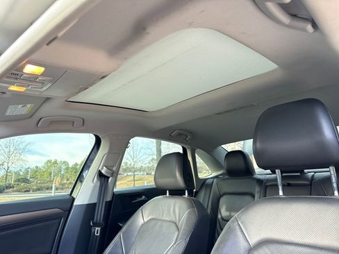 Used 2021 Volkswagen Jetta SEL Premium image 25