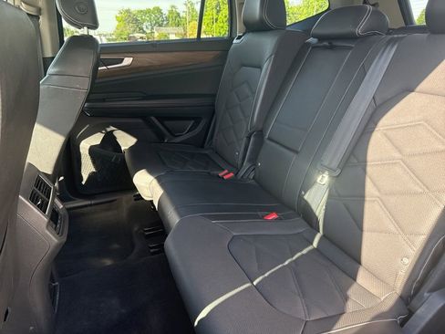 Used 2024 Volkswagen Atlas SE AWD/4WD image 12