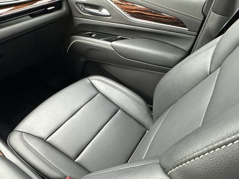 Used 2023 Cadillac Escalade ESV Luxury image 16