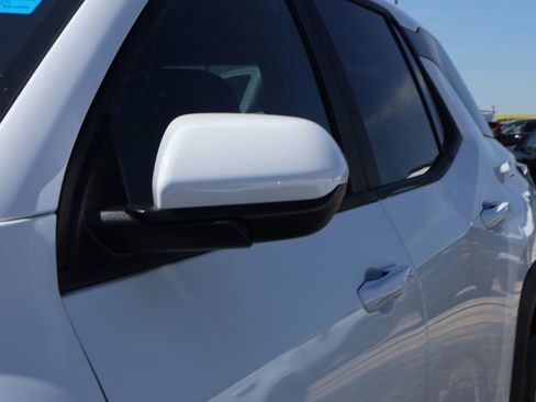 Used 2025 Chevrolet Equinox LT image 3