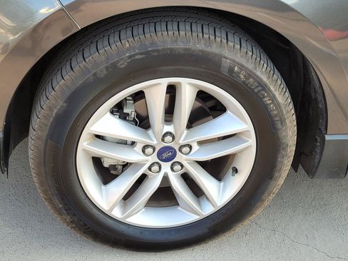 Used 2018 Ford Edge SEL FWD image 2