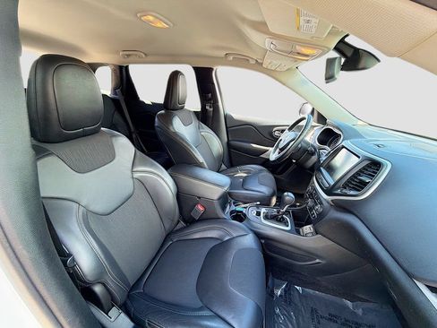 Used 2018 Jeep Cherokee Latitude Plus w/ Cold Weather Group FWD image 29