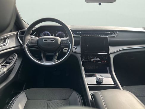 New 2025 Jeep Grand Cherokee Altitude image 23