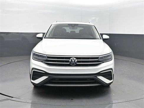 Used 2022 Volkswagen Tiguan SE image 39