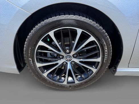 Used 2019 Toyota Camry SE FWD image 9