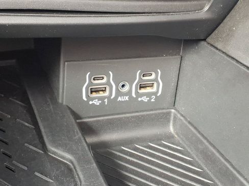 Used 2025 Chrysler Pacifica Limited FWD image 18