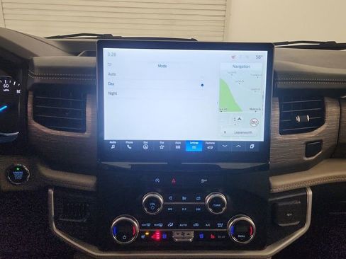 Used 2023 Ford Expedition Limited image 13