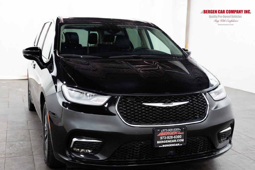 Used 2024 Chrysler Pacifica Limited FWD 360° Tour