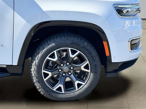 Used 2024 Jeep Wagoneer L Series III w/ Flexible Seating Group image 43