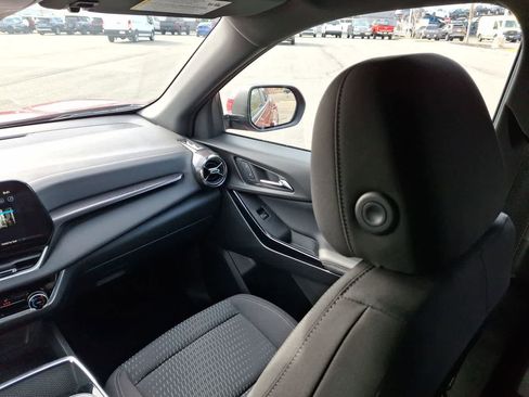 Used 2026 Chevrolet Equinox LT image 11