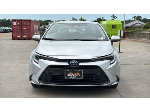 Certified 2025 Toyota Corolla LE FWD image 9