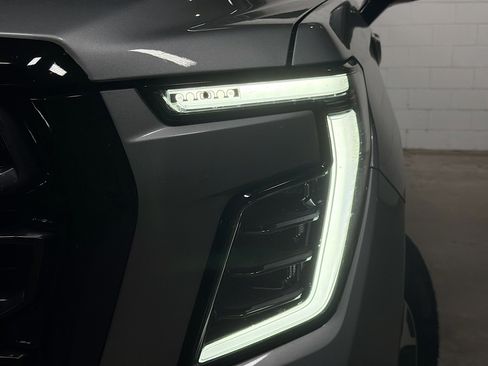 Used 2025 GMC Yukon AT4 Ultimate image 8