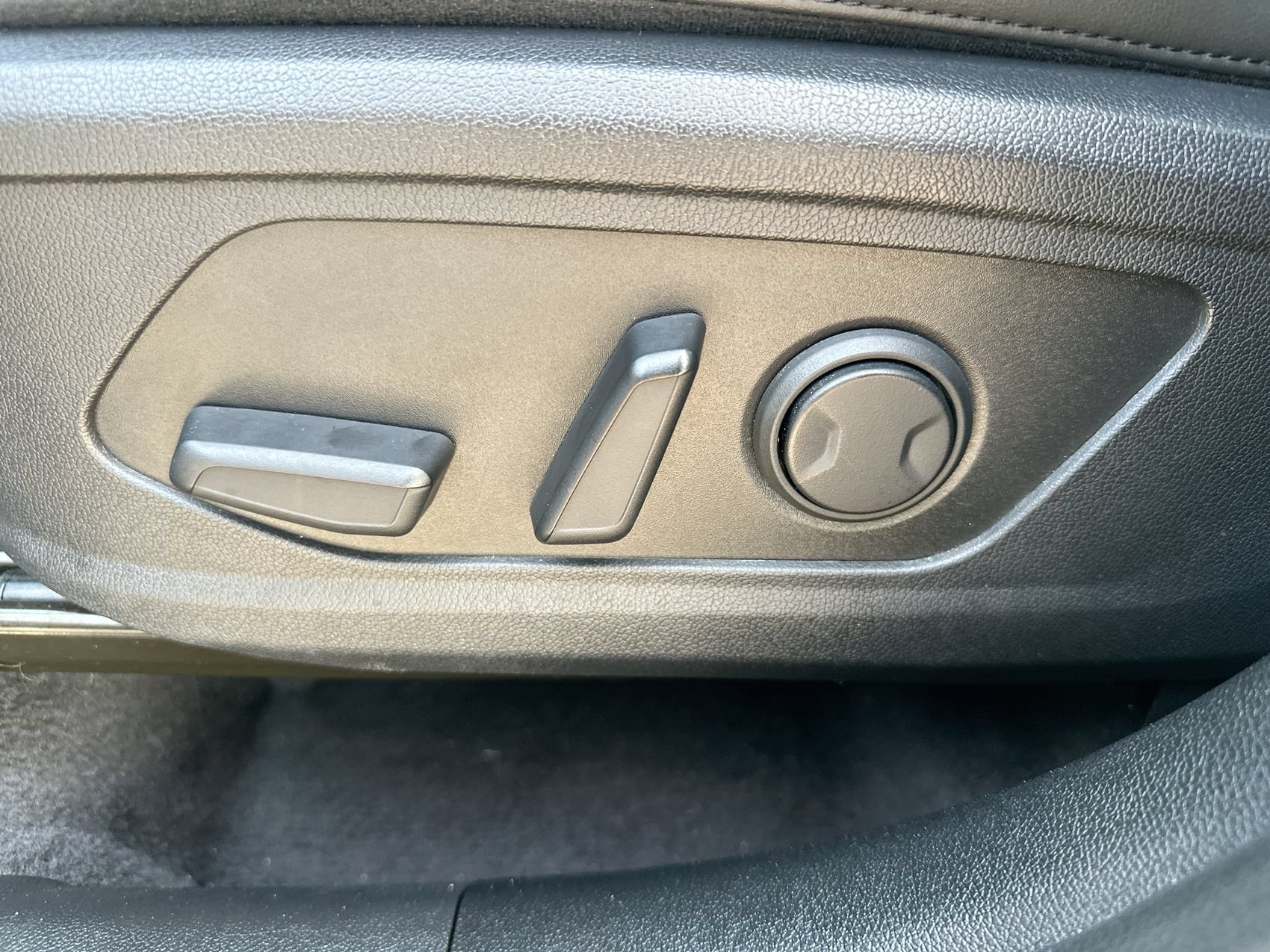 Used 2025 Kia Sorento EX w/ Panoramic Sunroof Package FWD image 12